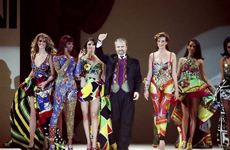 anni novanta stile di gianni versace|gianni versace stile.